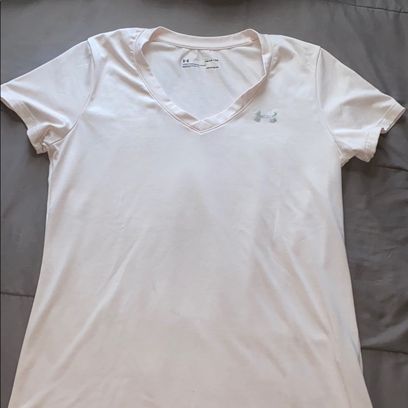 Light pink under armour T - Picture 1 of 3